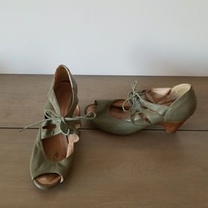 Women's 9M Nine West Green Heels 3"